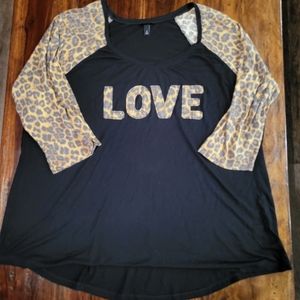 TORRID SZ 4 KNIT GRAPHIC 3/4 SLEEVED SHIRT. EXCELLENT CONDITION